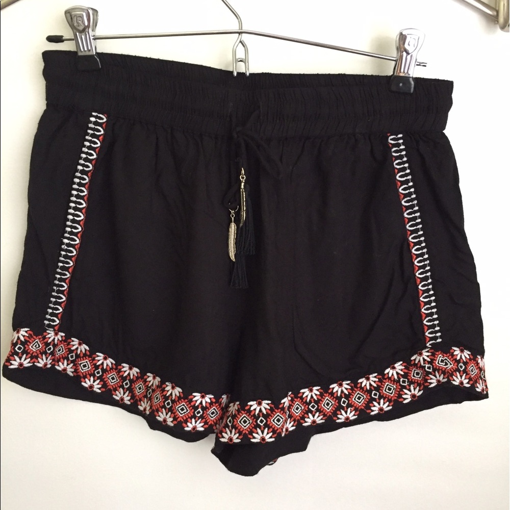 Black elastic waist shorts