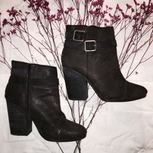 👟SALE 👟Lucky Brand Heeled Booties