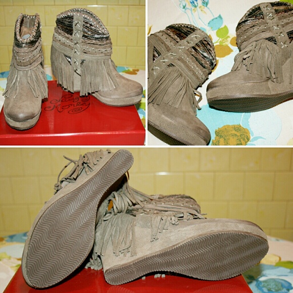 Fringed Suede Wedged Booties NIB - Picture 3 of 8
