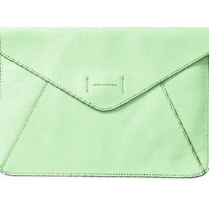 🌻 Last chance!🌻 GAP mint leather clutch