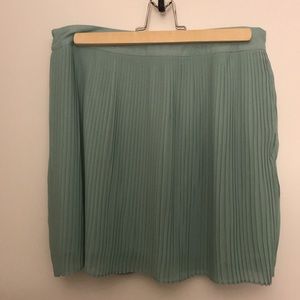 Pleated mint mini skirt