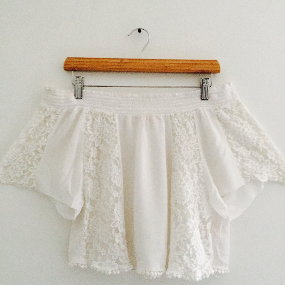Off-the-shoulder top