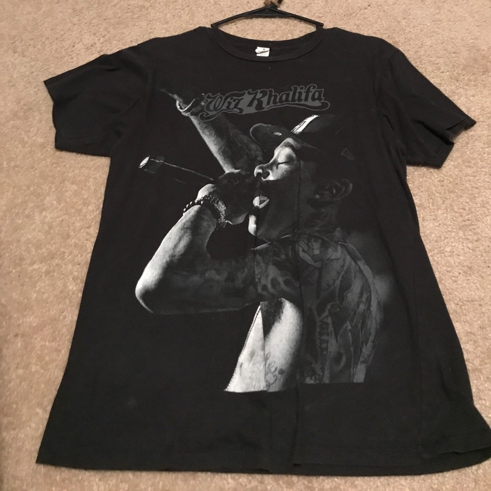 Short sleeve black t-shirt