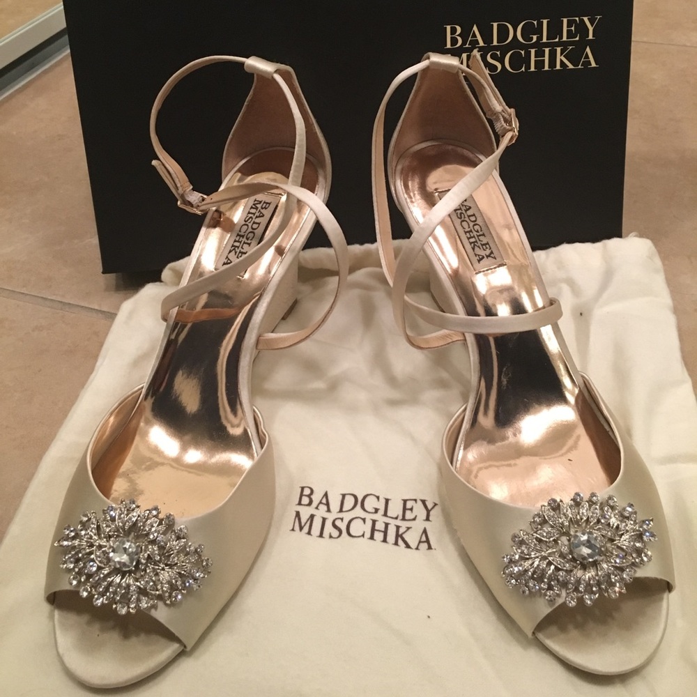 Badgley Mischka ivory bridal Abigail wedge
