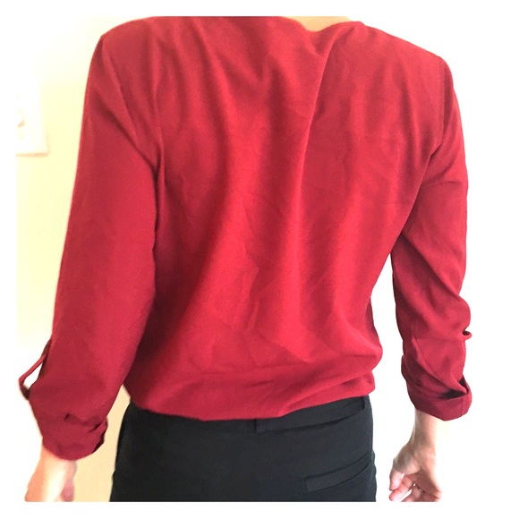 NWT VanHeusen blouse size XS in maroon red - Picture 2 of 4