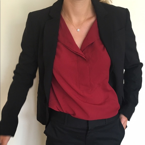 NWT VanHeusen blouse size XS in maroon red - Picture 3 of 4