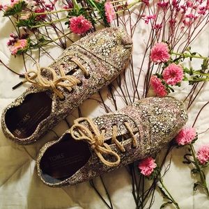 🎉FLASH SALE!!!🎉TOMS Floral Print Sneakers 💐