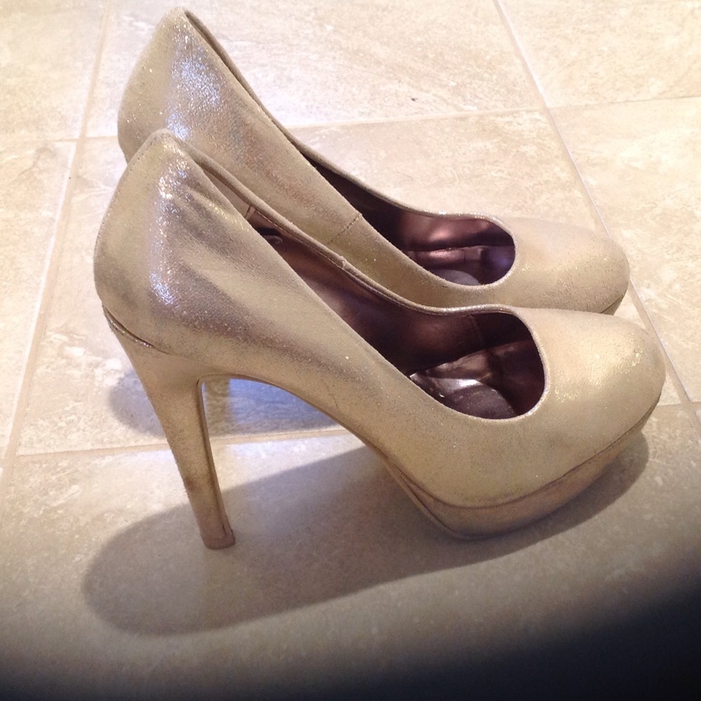Steve Madden Gold Pumps (8.5)