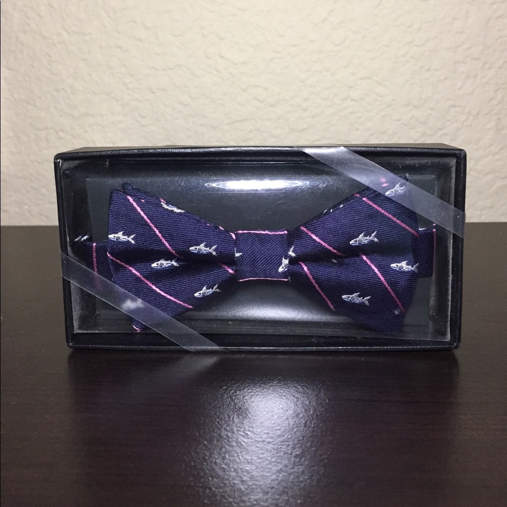 Clip on bow tie.