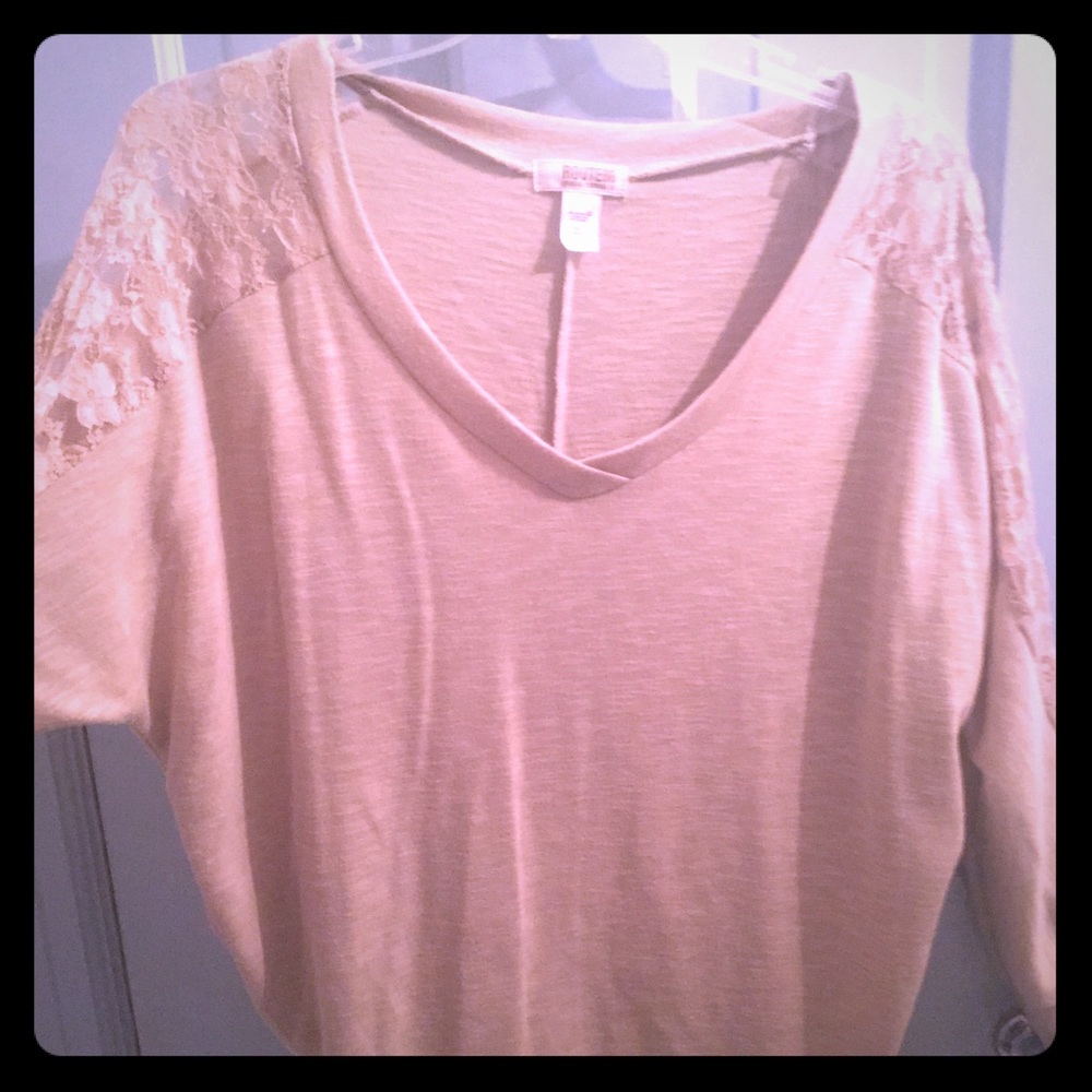 Cream long sleeve lace sleeve shirt