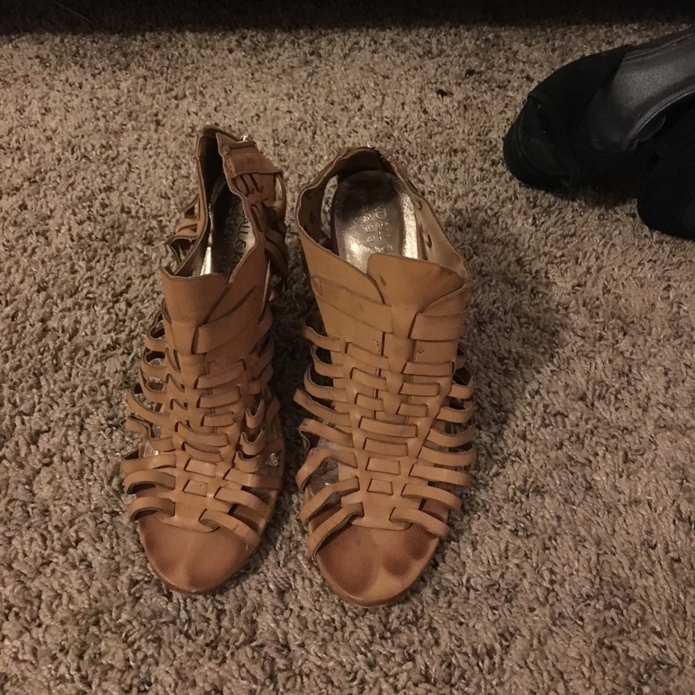 Kendall and Kylie tan wedges