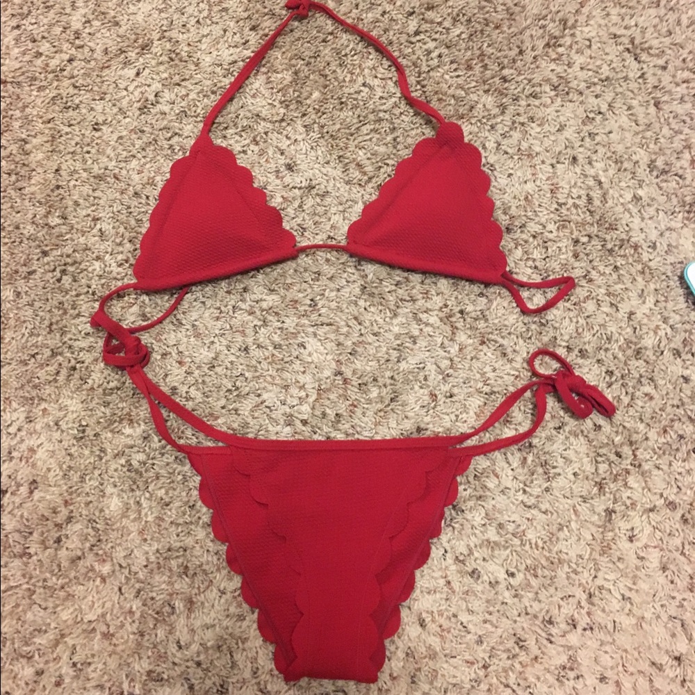 Small scallop bikini. Red. NWOT