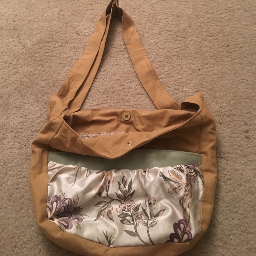 Satchel with flower detail!