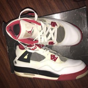 Air Jordan 4 retro (GS) size 7Y