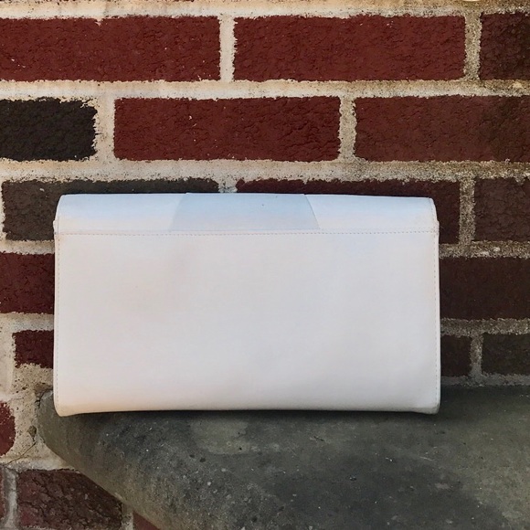 HOLD White Summer Clutch - Picture 2 of 4