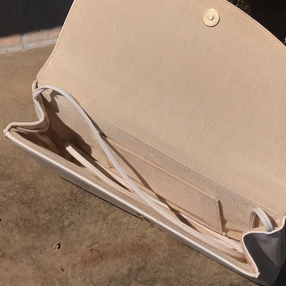 HOLD White Summer Clutch - Picture 4 of 4