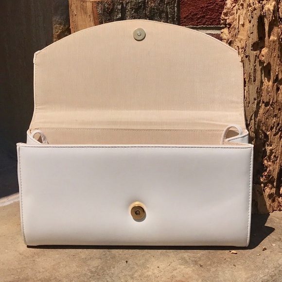 HOLD White Summer Clutch - Picture 3 of 4