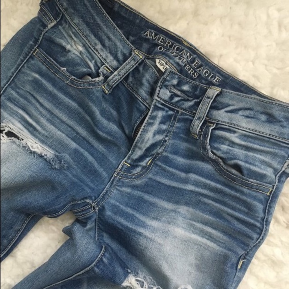 Medium Wash American Eagle Jeans