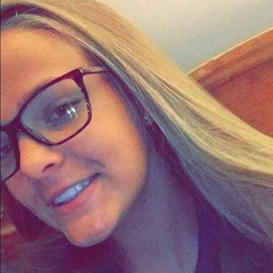 Meet your Posher, Abbie