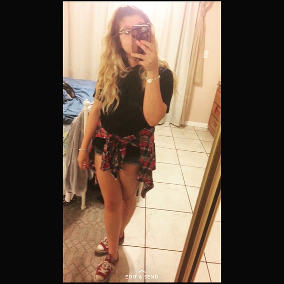 Meet your Posher, Sumira - Picture 1 of 1