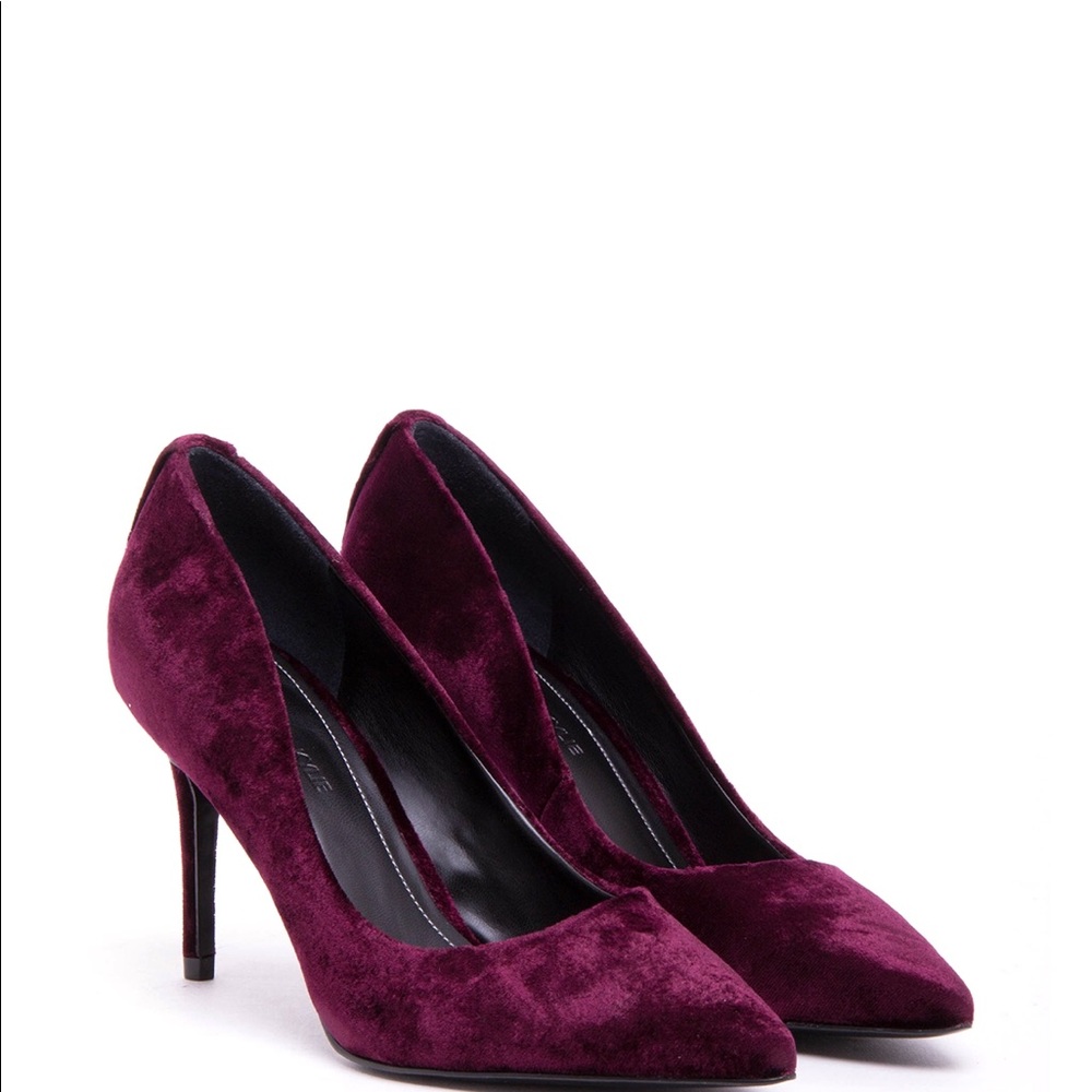 Kendall + Kylie Women's Deep Purple Pump Size 7.5