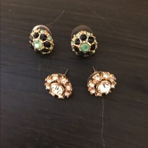 ✨Donated✨stud earrings