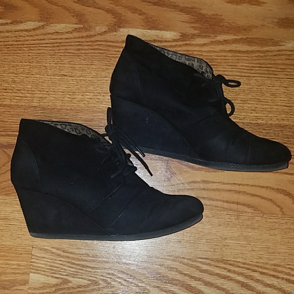Black Wedges