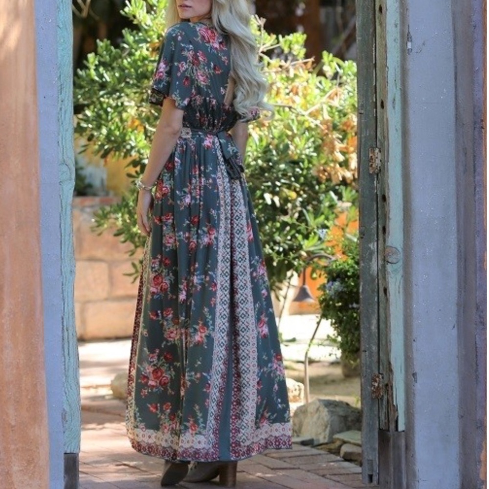 Last One!!🌺 Floral Maxi Romper - Picture 3 of 3
