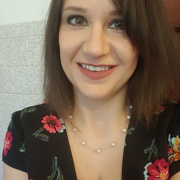 Meet your Posher, Angie - Picture 1 of 1