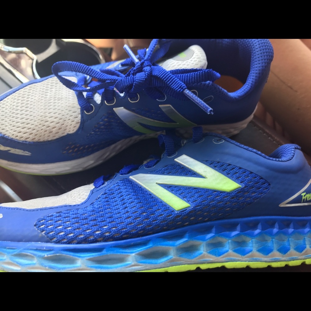 Boys new balance tennis shoes size 6