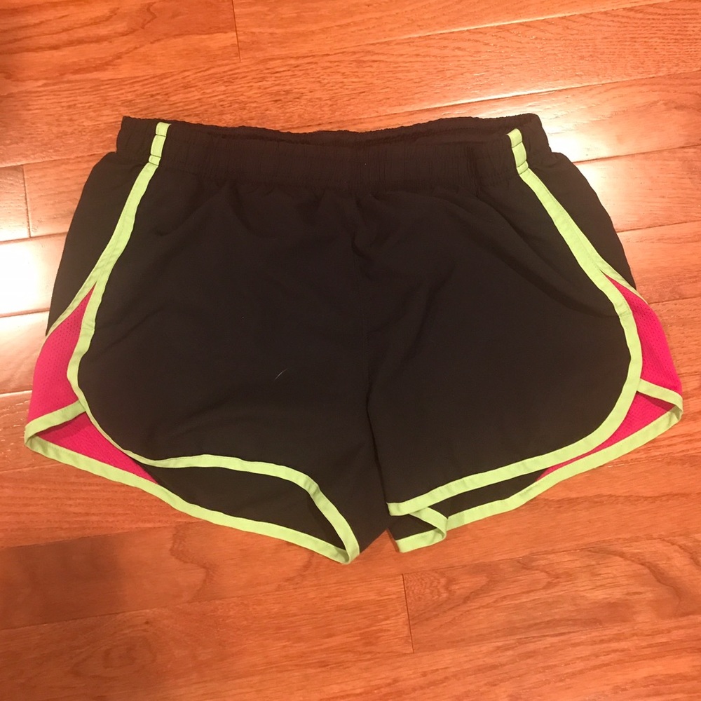 Black Under Armour running shorts 🏃