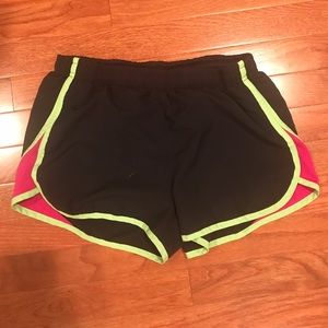 Black Under Armour running shorts 🏃