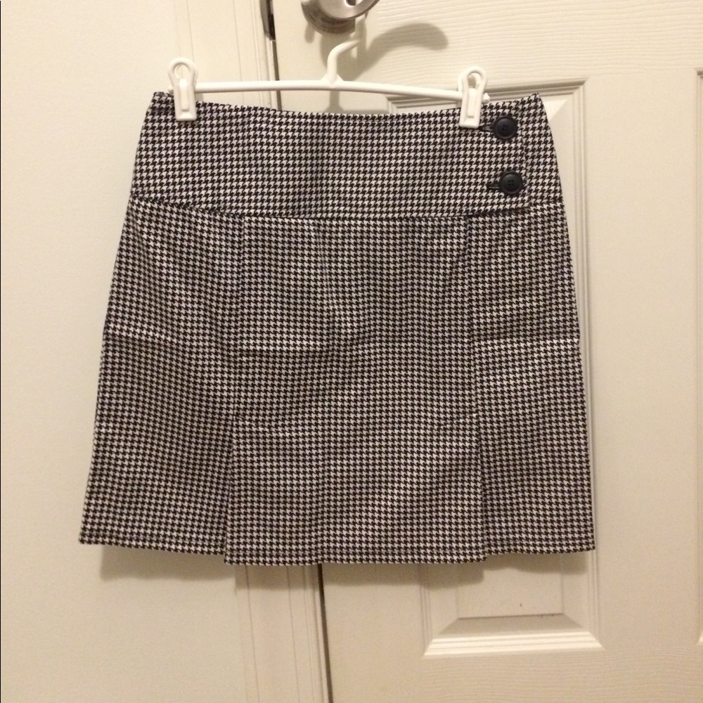 New York & Company houndstooth skirt