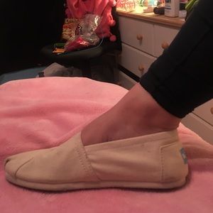 Beige Toms