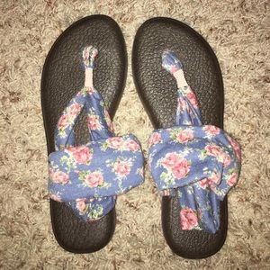 Sanuk Sandals 🌸