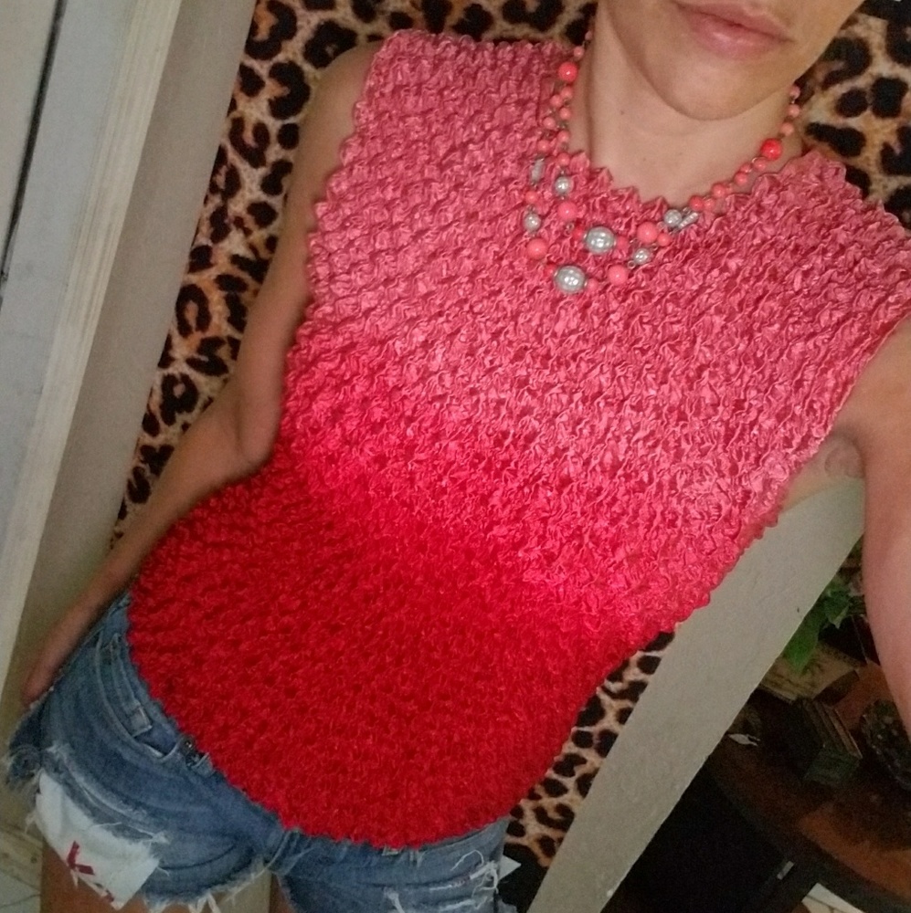 Nwot, Milomo ombre ruffled crop top