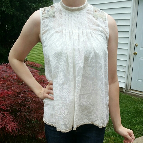 Anthropologie Tops - Anthropologie Gold/White Sequined Top