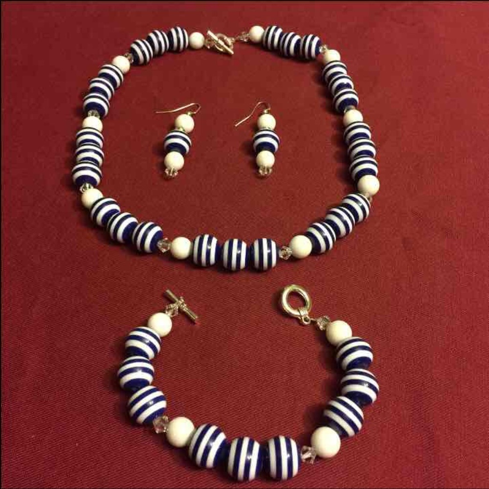 New Beautiful Women's Fashion Necklace Set