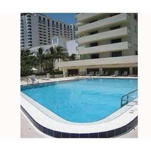 Meet your Posher, Cristina