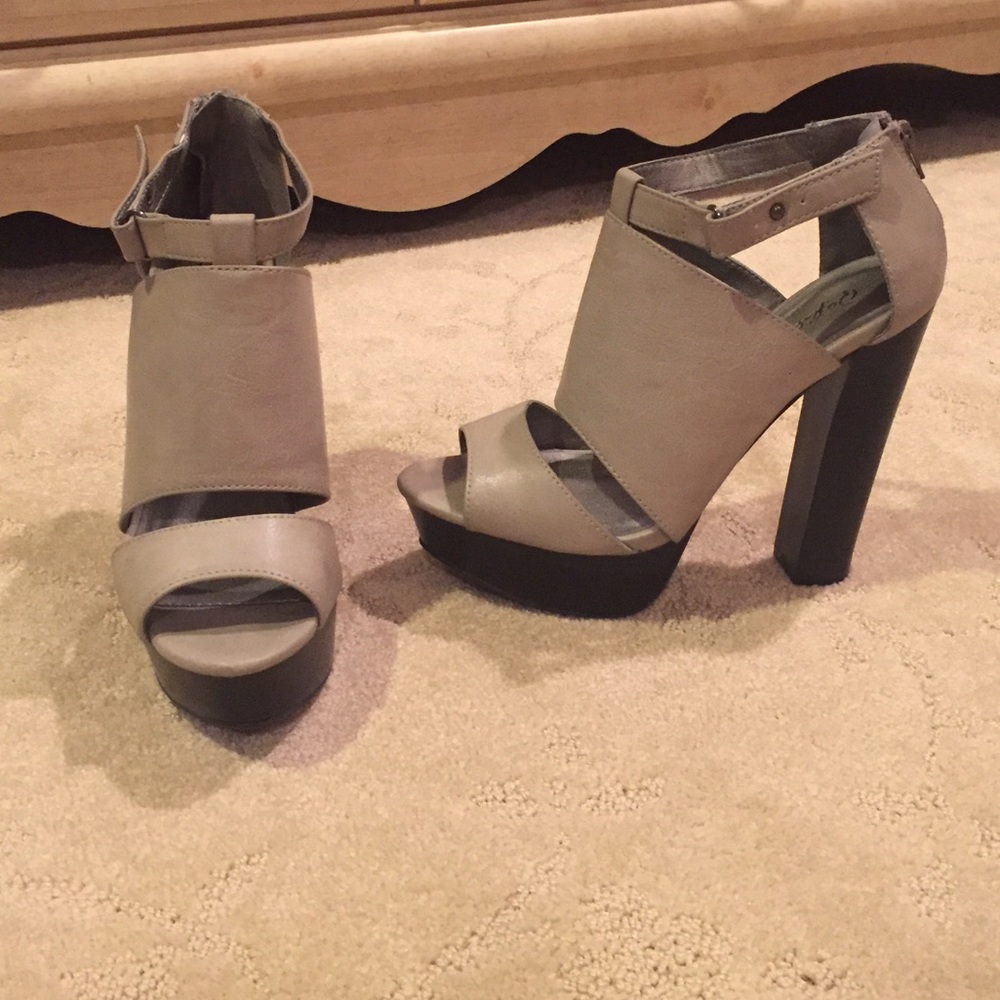 Gray platform heels