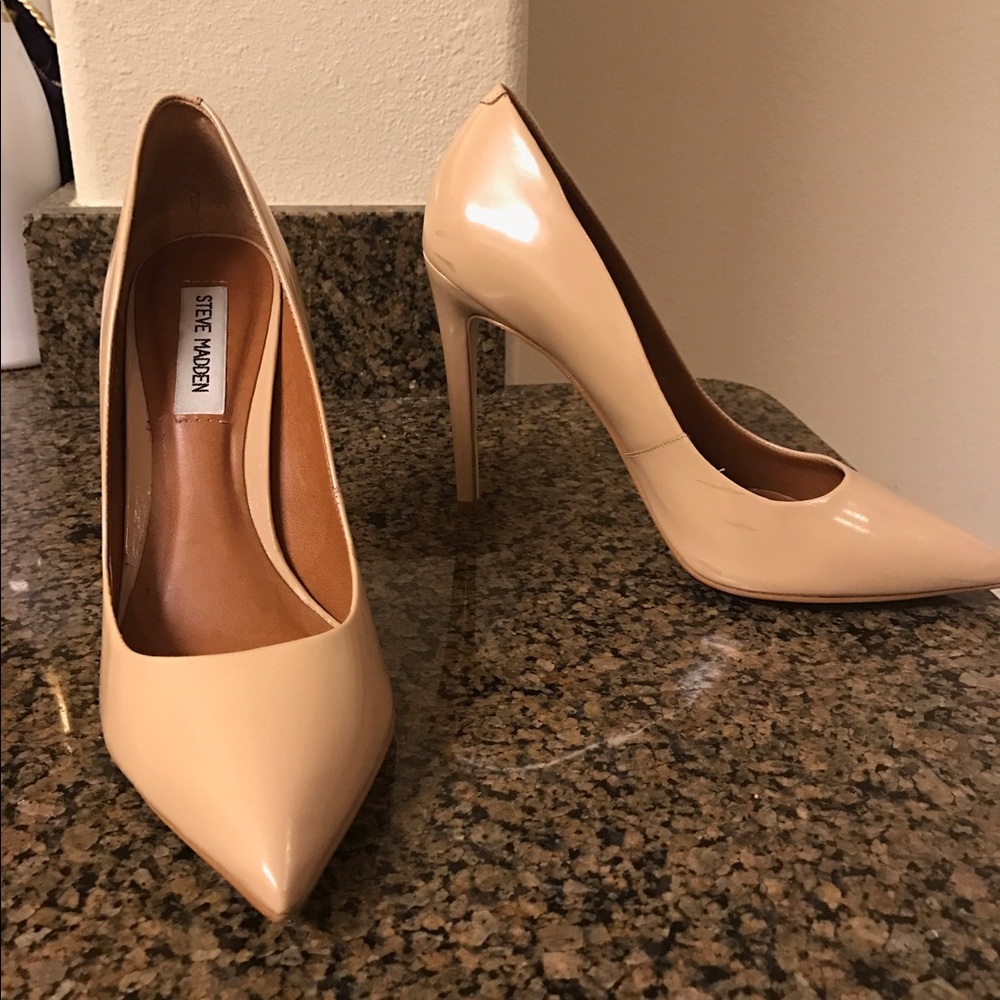 Steve Madden nude pumps
