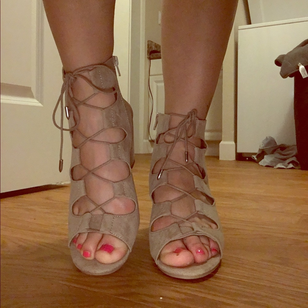 🌙CUTE TAN WEDGES🌙