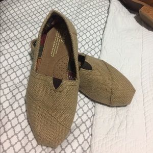 Toms