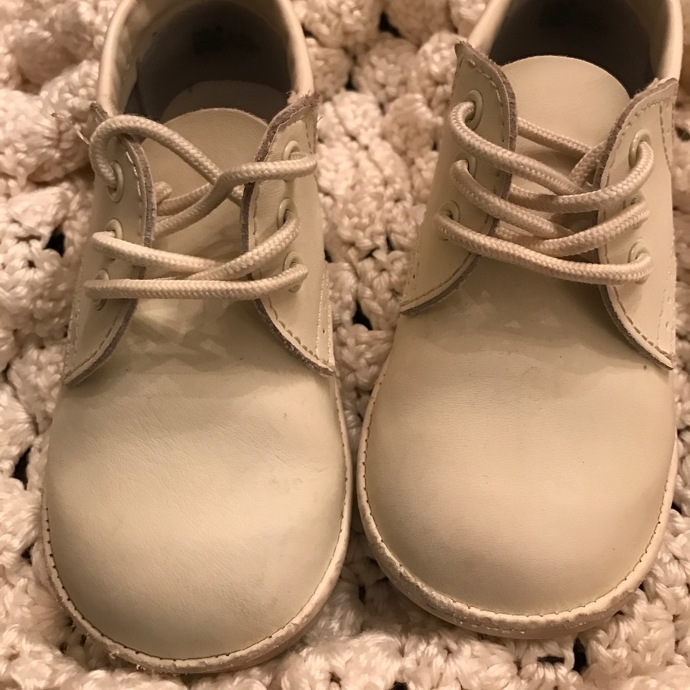 Angel Shoes size 6 Ivory/ Cream/ Off-White