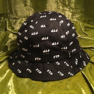 FTP REVERSIBLE BELL BUCKET HAT