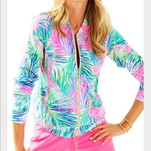 Scarlet macaw Lilly bomber