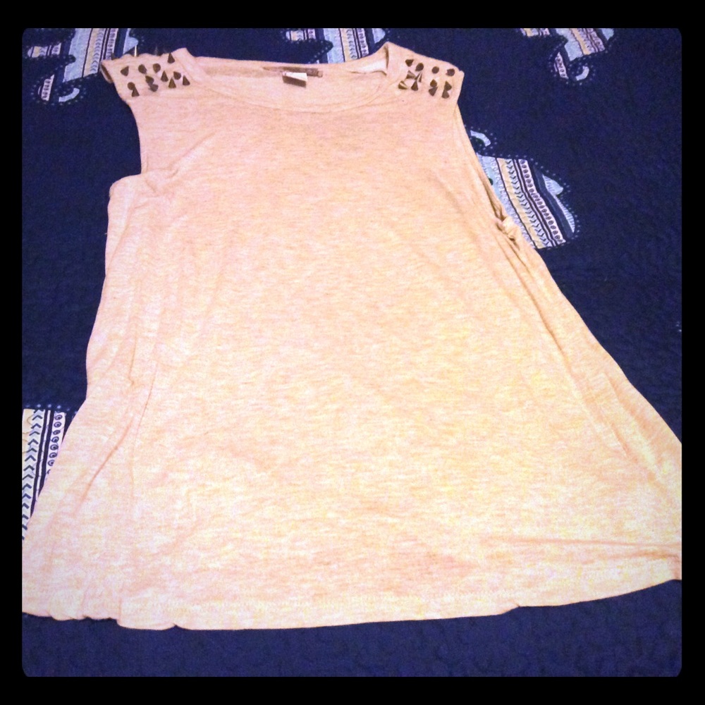 Sleeveless Spiked Shoulder Tank