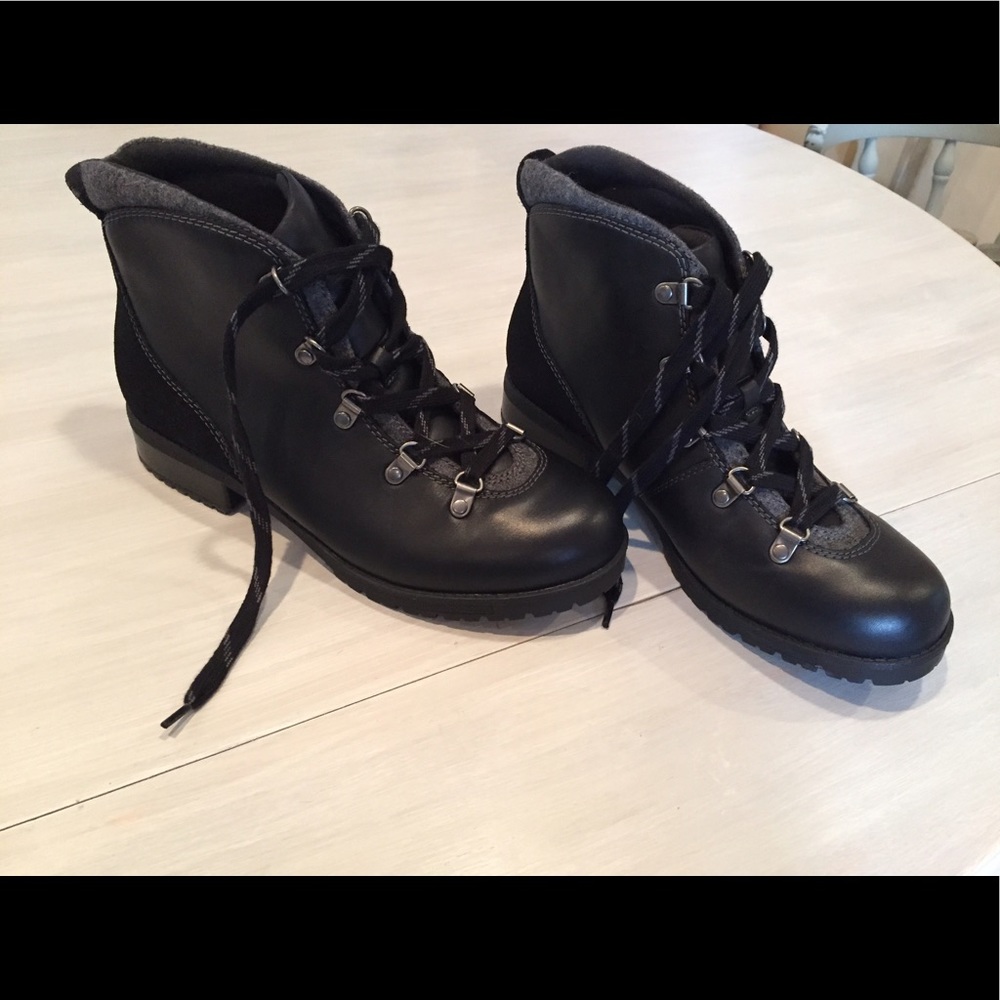 Never worn Clark's Faralyn Alpha Hiking Boots