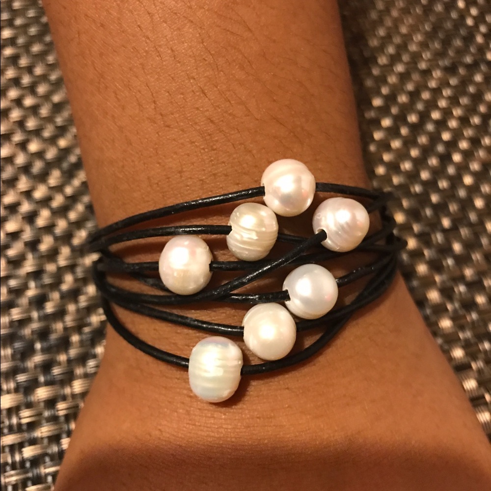 Leather bracelet w/Pearl Accents /Magnetic Closure