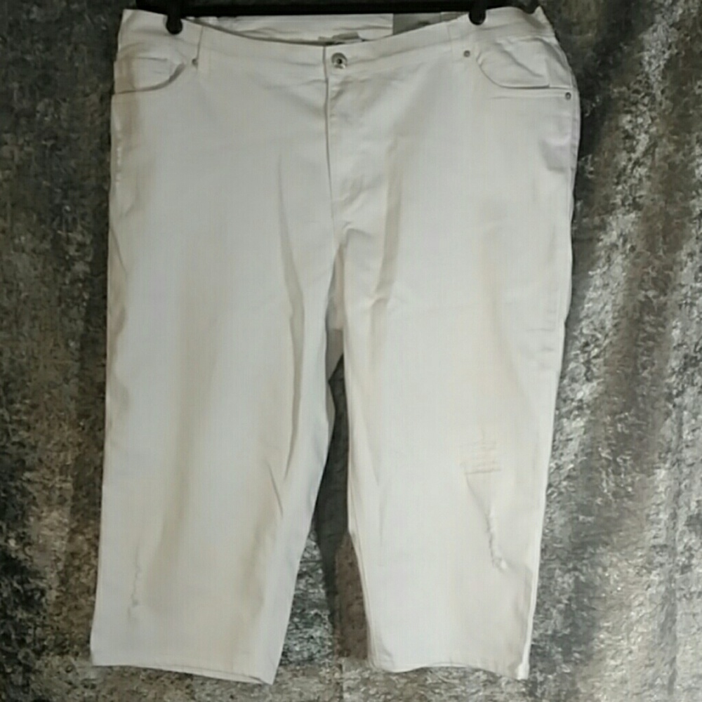 NWT Catherine's Stretch Distressed Capris White 22